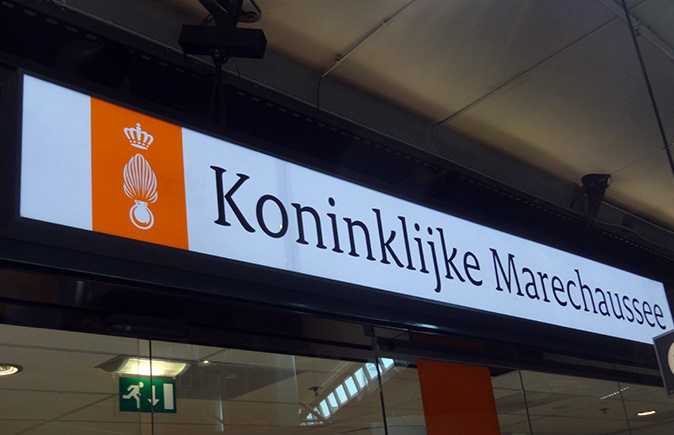 Verdachte dodelijke schietpartij Rotterdam geeft zich aan op Schiphol