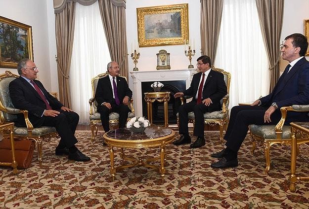 AK Party, CHP leaders meet in coalition talks
