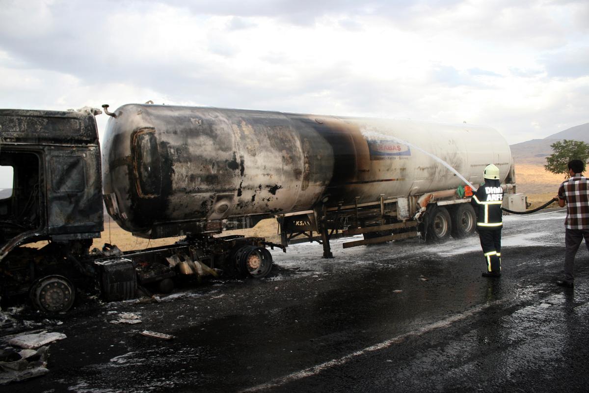 Turkse man voorkomt bomaanslag met tankwagen