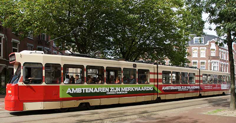 'Ambtenaren zijn idioot'