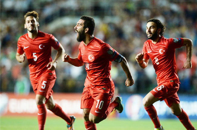Drama voor Nederland, Turkije rechtstreeks naar EK