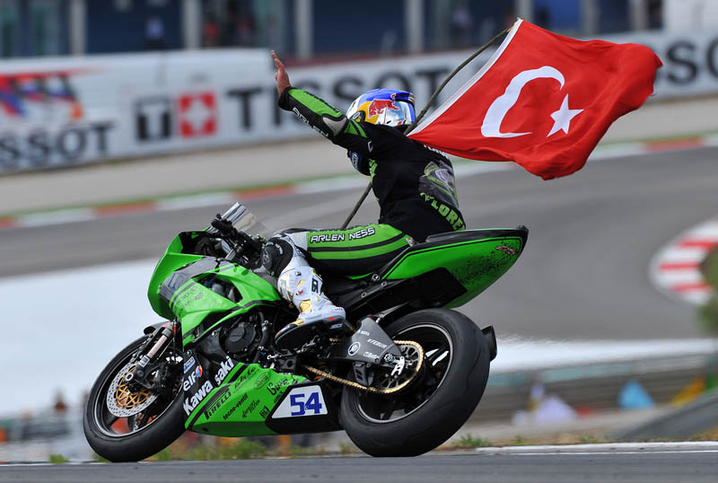 Turkse motorcoureur Kenan Sofuoglu wereldkampioen