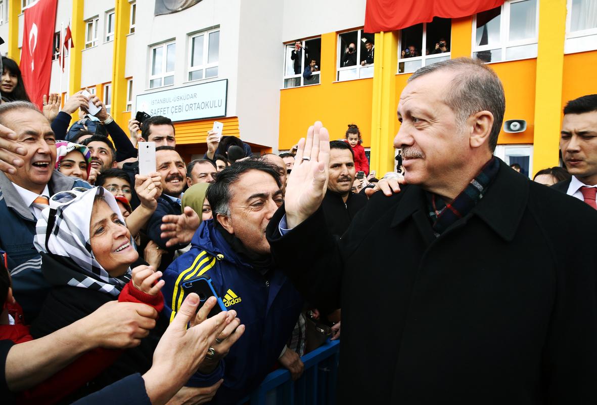 Turkse AK-partij op weg naar een flinke overwinning