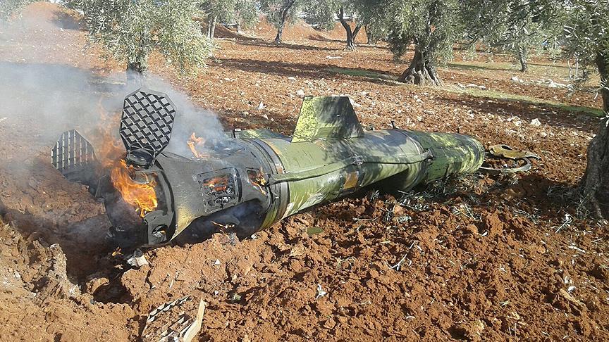 Russen bombarderen scholen en een ziekenhuis in Syrië, Turkije vangt gewonden op