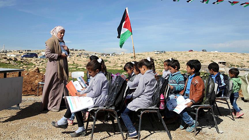 Israël sloopt school: Palestijnen vervolgen onderwijs
