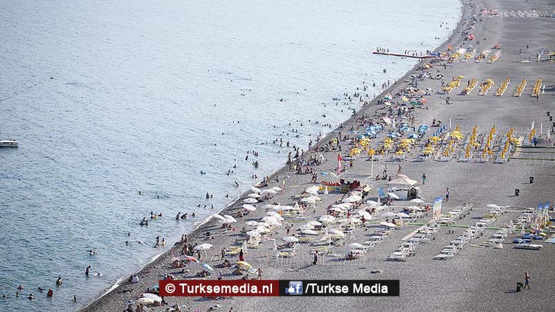 Turkse stranden stromen vol, toeristen boos op media in eigen land