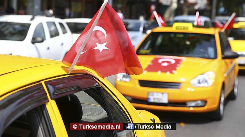 Turk die taxi inreed op tank, krijgt auto cadeau