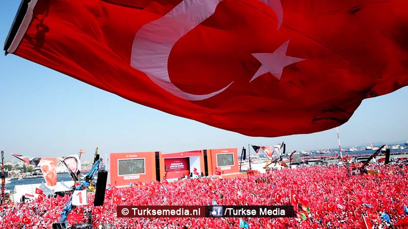 Duitse journalist haalt uit naar Europa: leer democratie van Turken