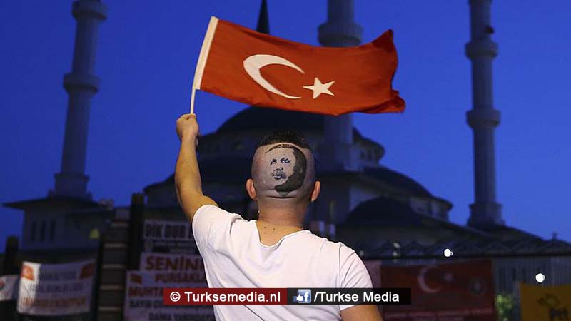 Turkse kapper en eigenaar wereldrecord laat Erdogan in haar knippen