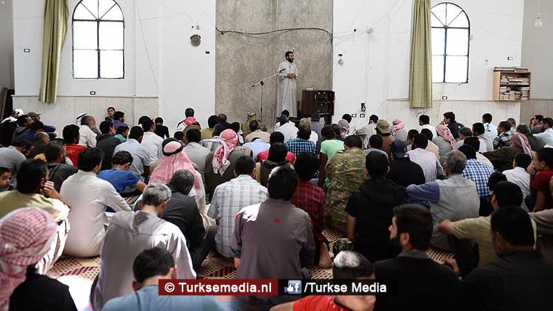 Jarablus: Syriërs naar moskeeën dankzij Turkije