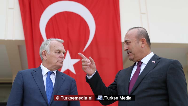 Bemoeiende Franse minister krijgt lesje van Turkse collega