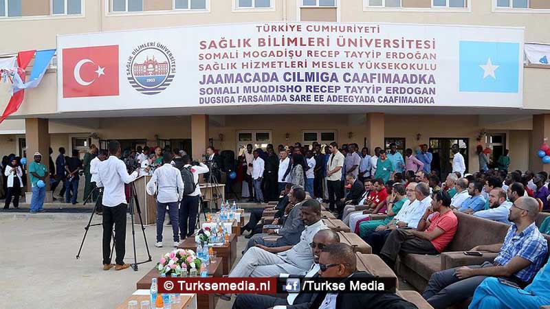 Turkije blijft Somalië helpen, opent gezondheidsinstituut