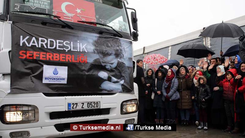 Barmhartige Turken: nog eens 220 vrachtwagens vol hulpgoederen naar Syrië