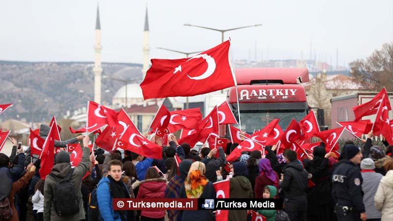 Turken massaal naar grens Syrië voor hulp Aleppo