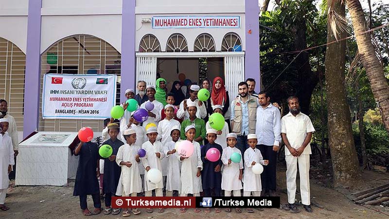 Turken helpen moslims in Zuid-Azië: bouwen moskeeën en weeshuizen