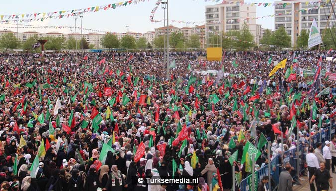 Turkse Koerden massaal bijeen voor herdenking profeet (exclusieve fotogalerij)1