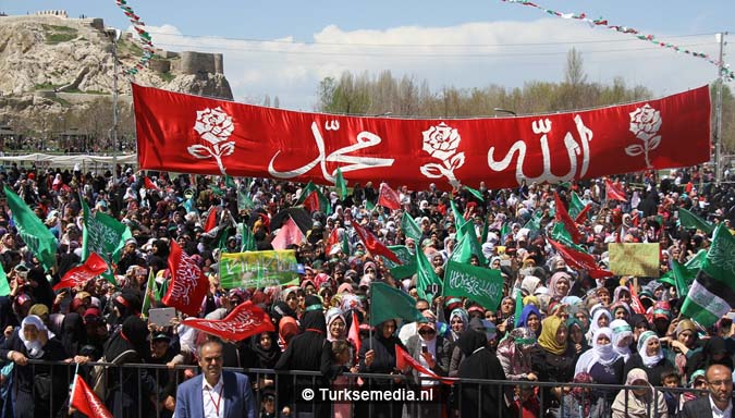 Turkse Koerden massaal bijeen voor herdenking profeet (exclusieve fotogalerij)100