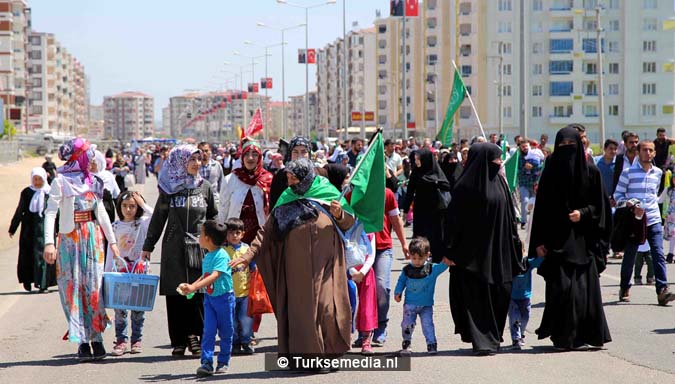 Turkse Koerden massaal bijeen voor herdenking profeet (exclusieve fotogalerij)3