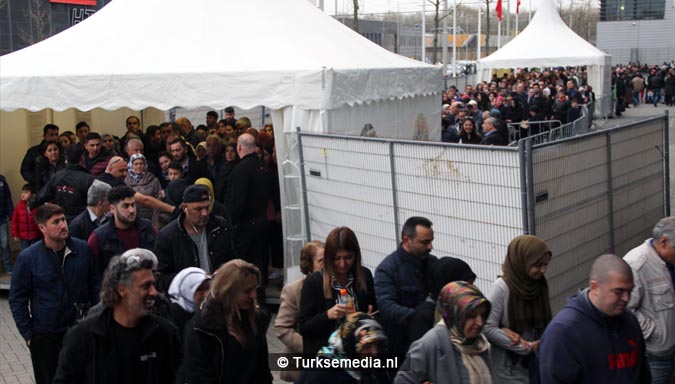 Turkse Nederlanders massaal naar de stembus3