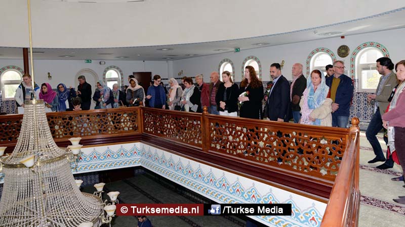 Turkse moskee brengt Nederlanders bijeen tijdens open dag (exclusieve foto’s)