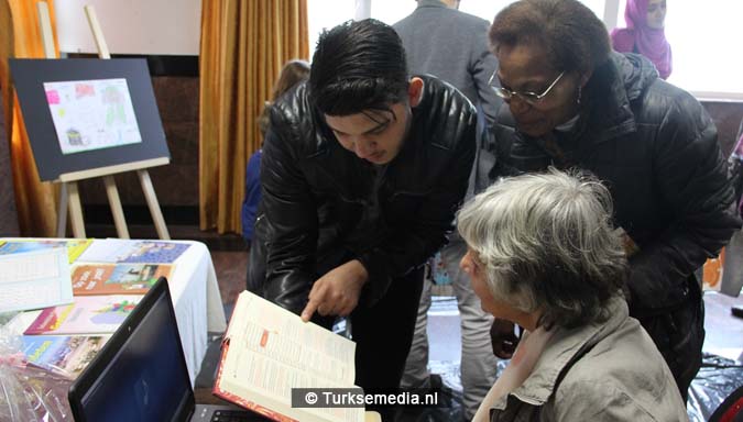 Open dag moskee brengt Nederlanders bijeen7