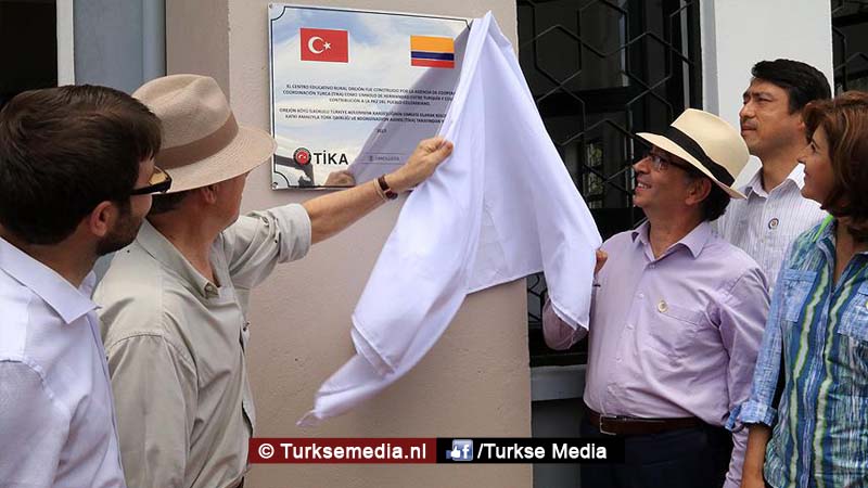 President Colombia opent door Turkije gebouwde school: ‘Bedankt Erdoğan’