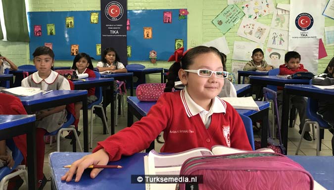 Turkije doneert schoolspullen aan Mexicaanse school1