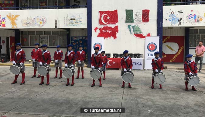 Turkije doneert schoolspullen aan Mexicaanse school6