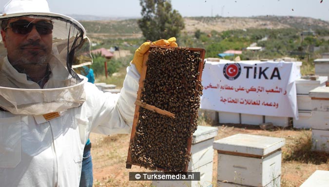 Turkse hulp aan Palestijnen reikt tot aan bijenkorven3