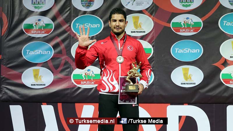 Vierde goud: Turkse worstelaar vijfde keer Europees kampioen