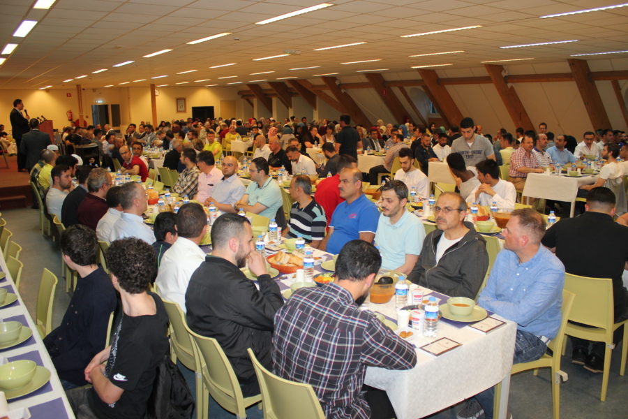 IUR kondigt belangrijke ontwikkelingen aan voor volgend collegejaar tijdens traditionele iftarmaaltijd in Ramadan