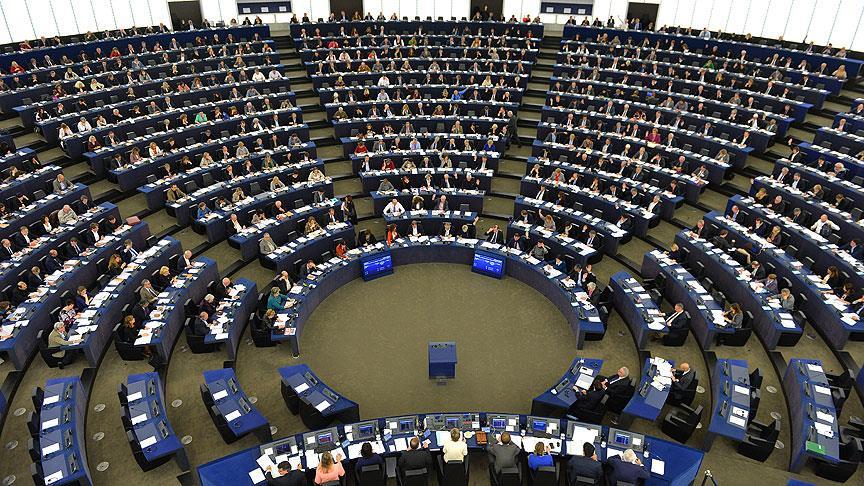 EU lawmakers back calls to suspend Turkey accession