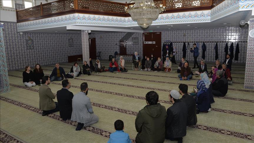 Dutch Muslims speak out after mosque incident