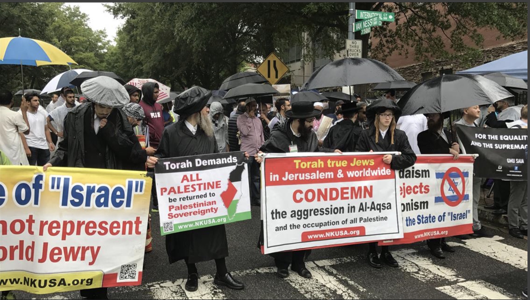 Al-Aqsa Protest at Israeli Embassy in Washington (Photo's)