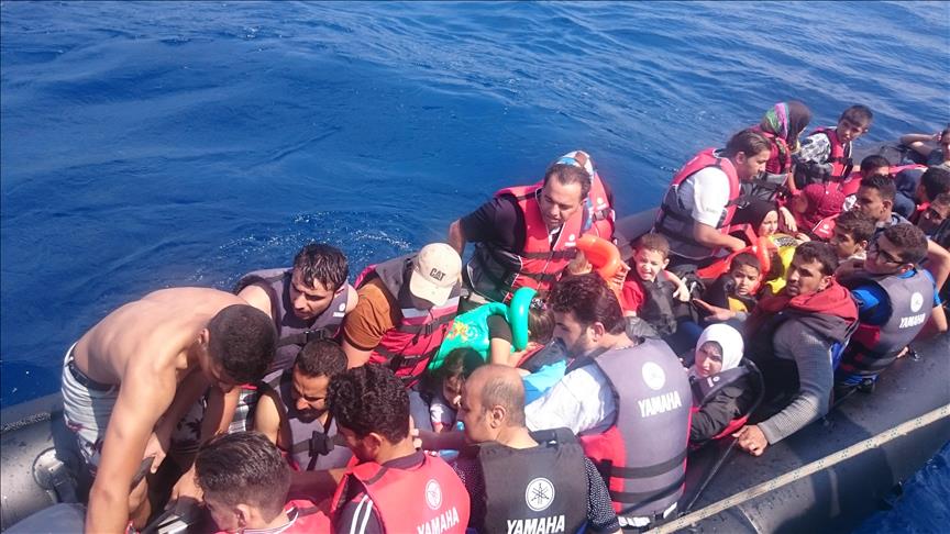 Turkish gendarmes detain over 600 migrants