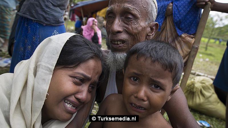 Turken haasten zich naar getroffen moslimdorpen Myanmar voor hulp (foto’s)