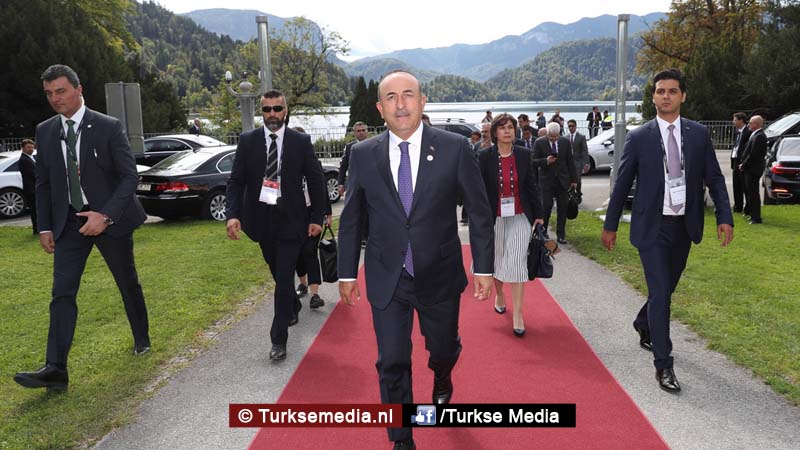 Turkse minister naar Bangladesh om Rohingya-moslims te helpen