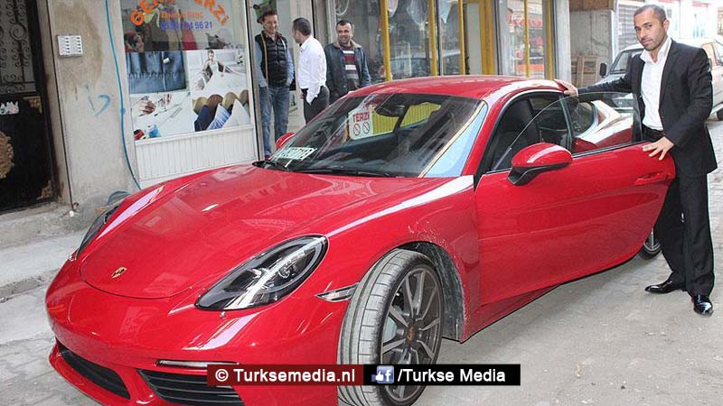 Turk krijgt gratis Porsche