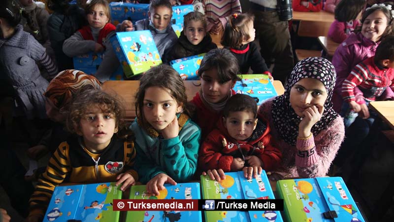 Turken openen school in Syrië voor jonge weeskinderen