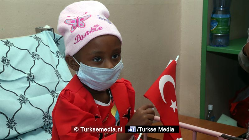 Turkije stuurt hulp en cadeaus naar Ethiopische kinderen met leukemie