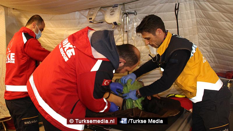 Turkse militairen redden door PYD verlaten gehandicapte vrouw in Afrin
