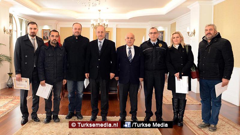 Turkse politie laat zijn humane gezicht zien, krijgt onderscheiding