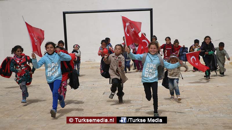 Groot feest in Afrin: kinderen dankzij Turkije weer naar school