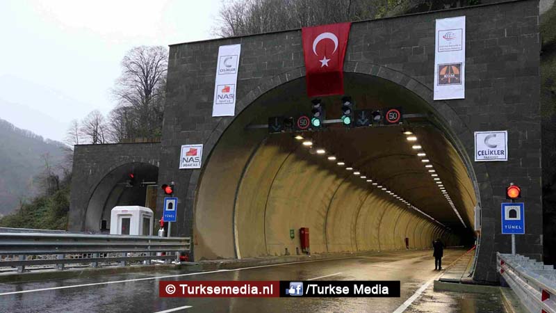 Turkije opent langste tunnel