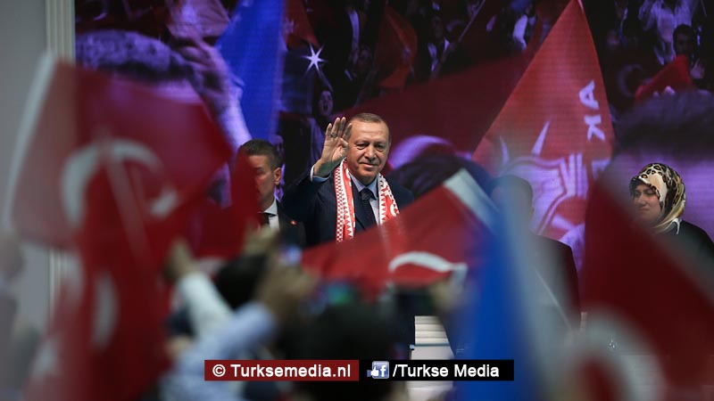 Turkse president opent aanval op rente: ‘Weg met die plaag uit ons land’