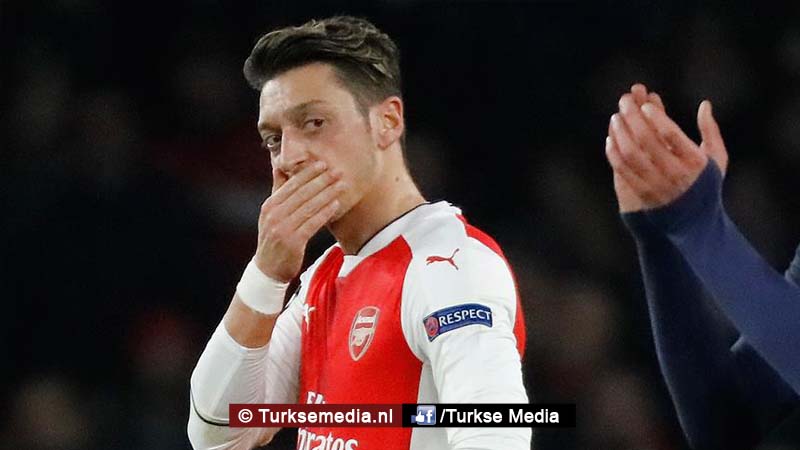 Özil onder vuur om foto met Turkse president