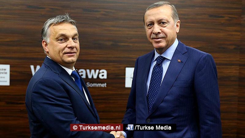 Eerste Europese leider feliciteert Erdoğan