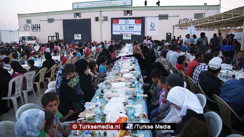 Turken delen miljoen iftarmaaltijden uit in Syrië