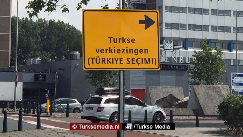 VVD klaagt over verkiezingsborden voor Turkse Nederlanders