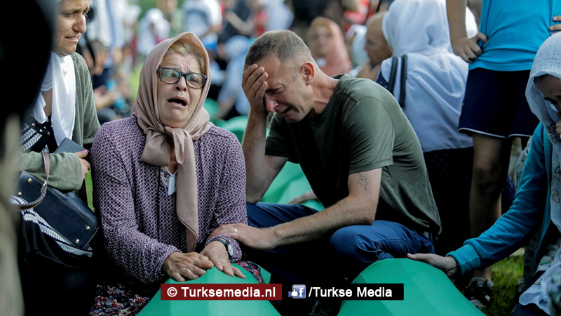 Nog steeds veel pijn: Turkije vergeet Srebrenica niet, minister leest Koran